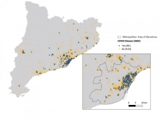 Mapa de la ubicación residencial de la población total del estudio por estado de enfermedad COVID-19; participantes con COVID-19 (triángulos azules) y no enfermos (puntos amarillos).